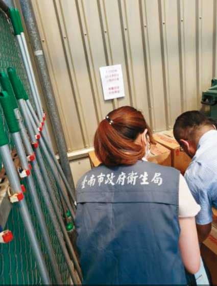 台南市衛生局負責市內醫藥業稽查，圖為其他案件調查。（翻攝台南市政府官網）