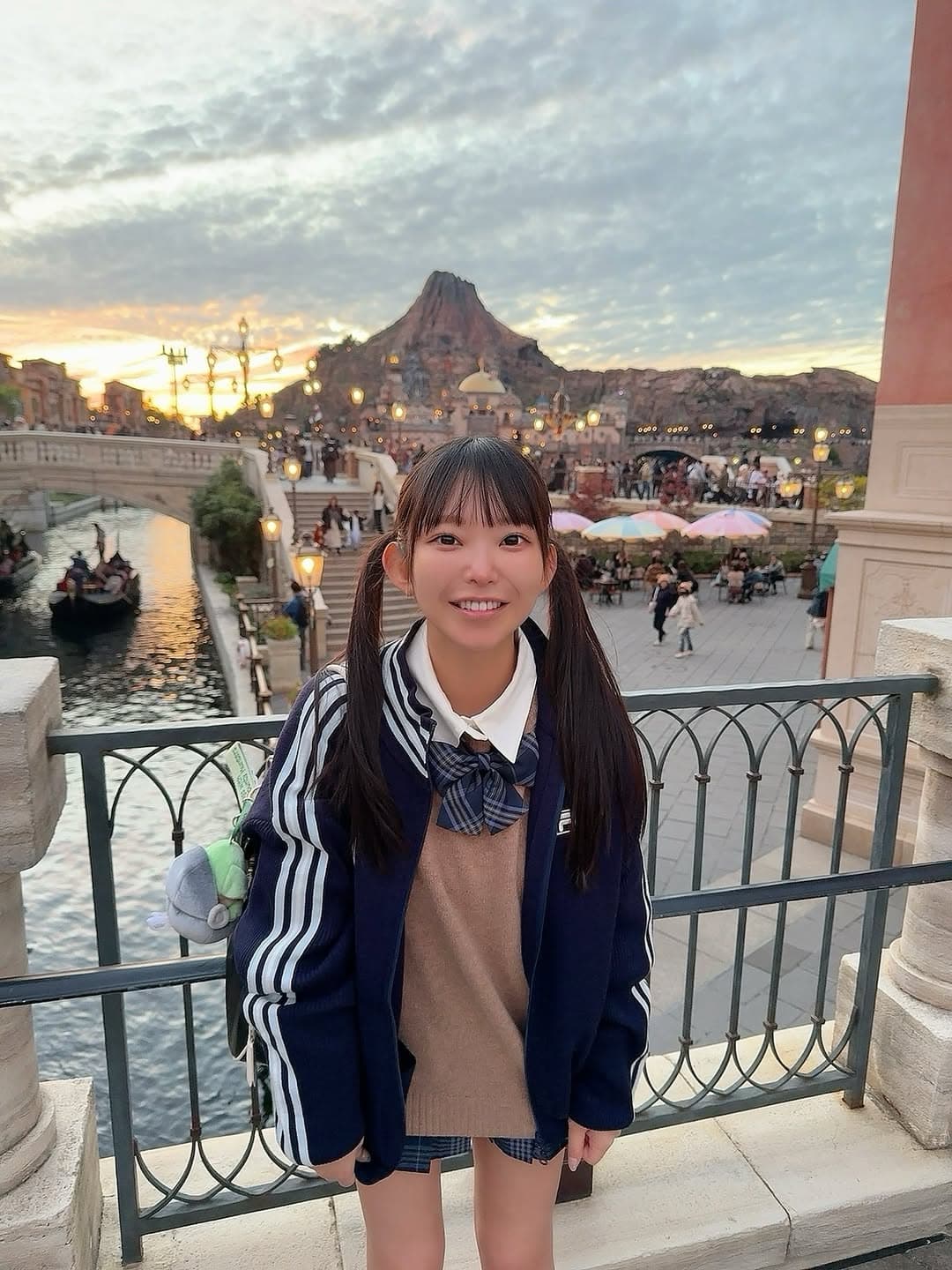 童顏的長澤茉里奈被鄉民封為「合法蘿莉」。(翻攝自Instagram @marinanagasawa1008)