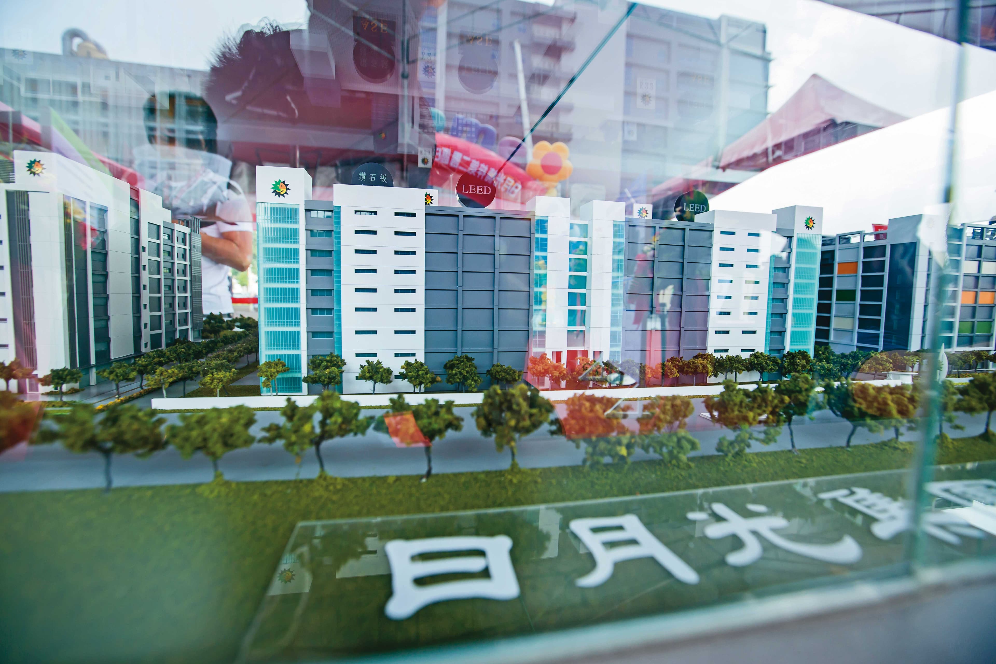 創立穎崴之前，王嘉煌在日月光旗下福雷電子工作約10年，熟悉測試廠需求。