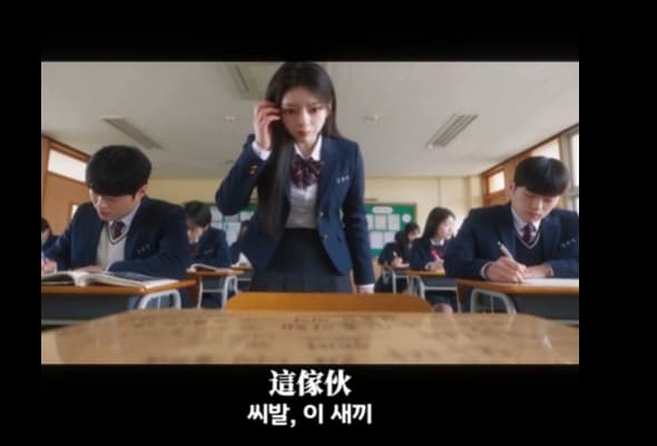 近期推出的短片，用上靈魂交換哏，水電工變身韓國女高生，說著韓語，引得網友敲碗等下集。（翻攝自億家水電修繕工程臉書）