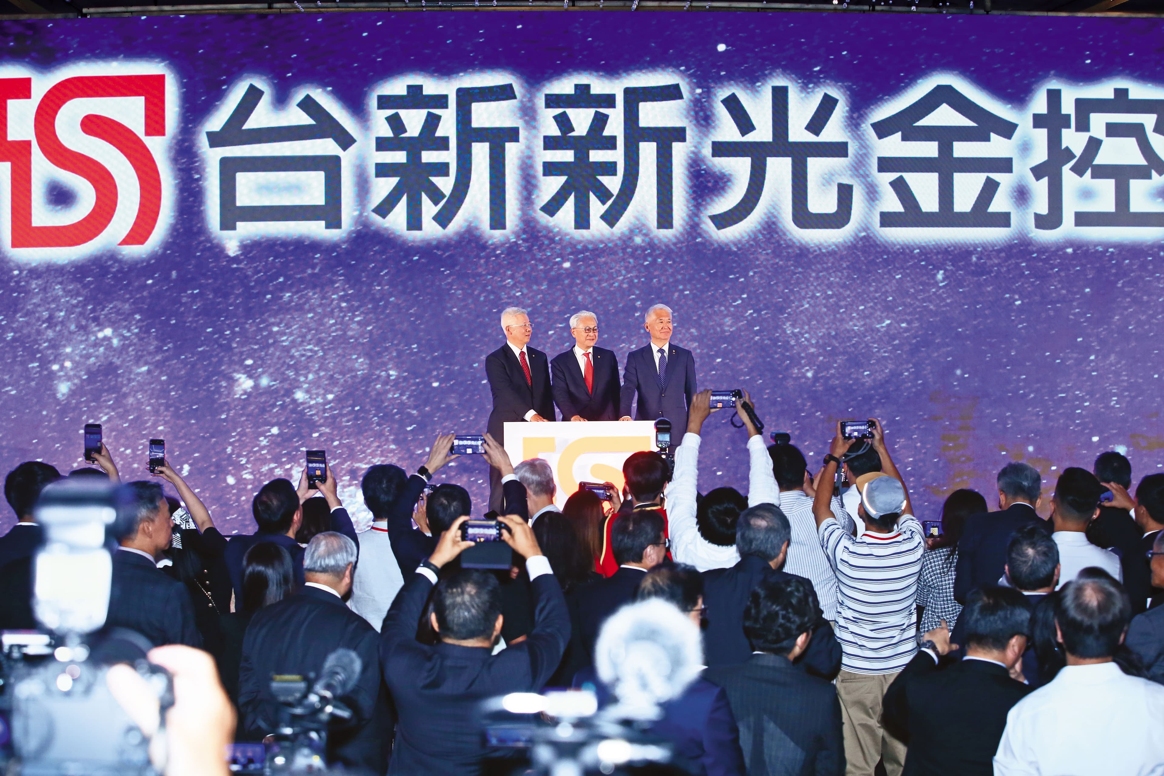 彭金隆上任後，遇到多起重大金融併購案，其中台新新光金控合併便是一例。