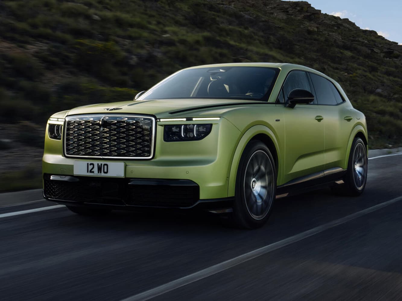 Torcal 採用 Porsche Cayenne Electric 所使用的 PPE 純電平台，搭載雙馬達四輪驅動與 108kWh 電池。