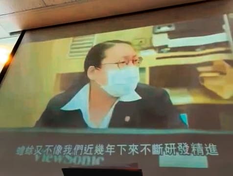 曾有永慶房屋員工側錄內部教育影片，內容是以情境劇揶揄信義房屋。（翻攝黑心黃領帶粉專）
