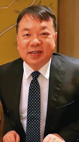 連鎖醫美診所老闆簡昭隆（圖）遭多名員工指控是黑心商人、慣老闆。（讀者提供）