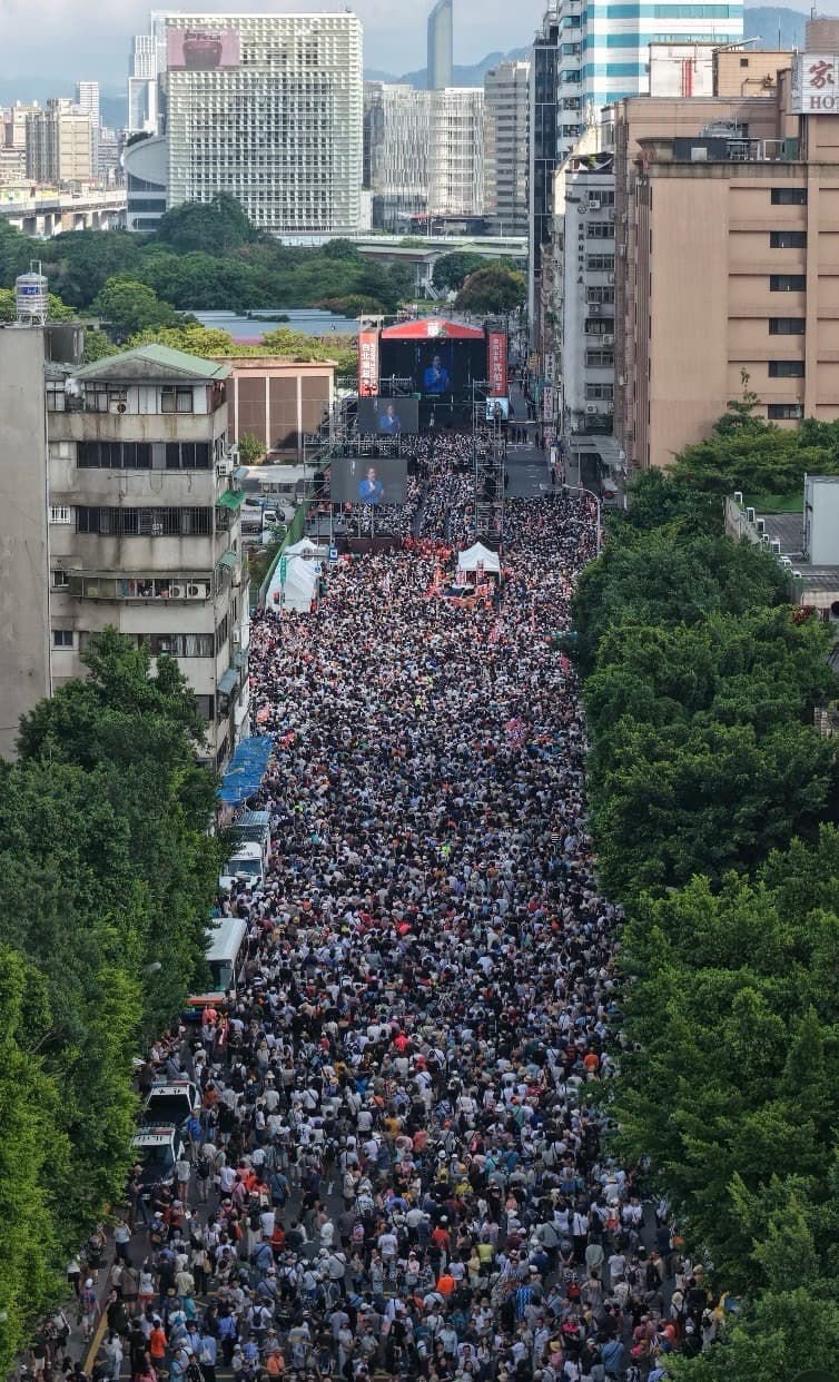 沈伯洋參選後掀「洋流」，競總成立大會現場擠滿支持者。（沈伯洋競辦提供）
