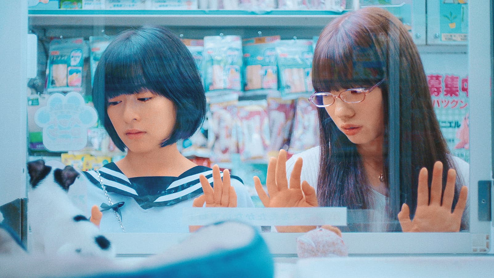 森七菜(左)飾演逃家少女,挑戰出道以來最具突破性演出。(光年映畫提供)