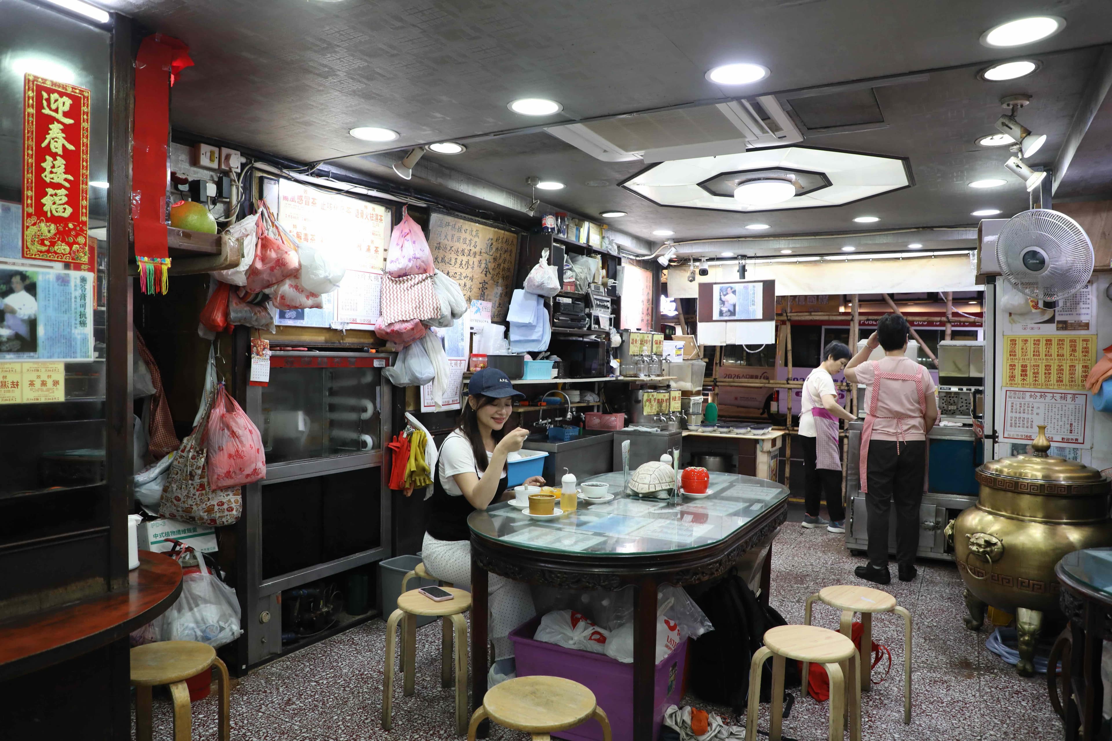在涼茶店吃甜品，也是一種很難得的體驗。
