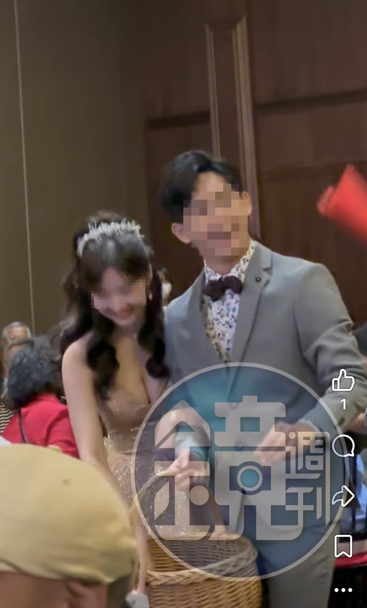 許芊芊與老公臉上洋溢幸福的模樣。有人看了照片,開玩笑的說:「難怪趙建銘會暈船!」(讀者提供)