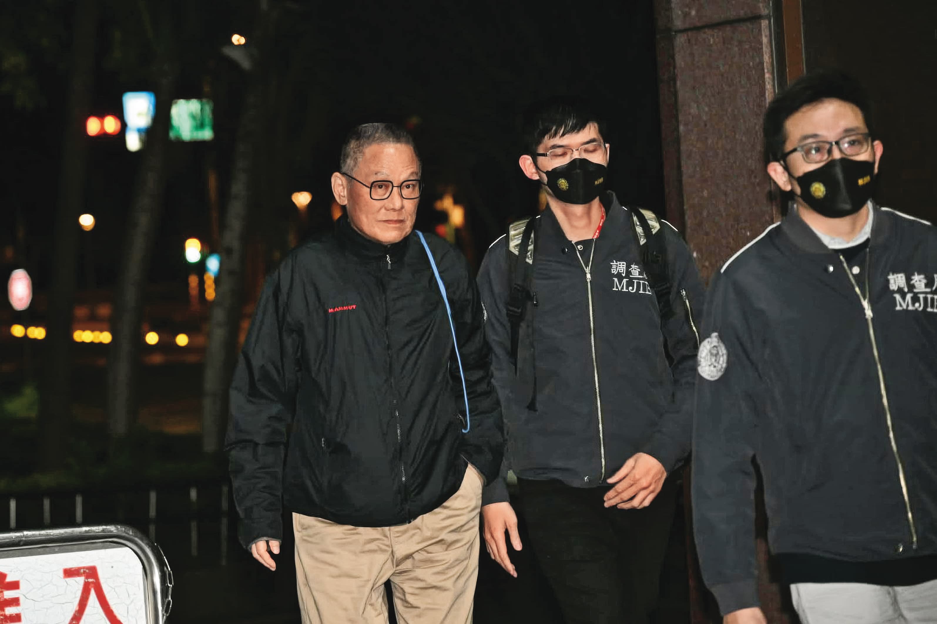 張俊傑受過共諜訓練，故布疑陣脫逃，多次變裝及換車，現藏匿在南部，仍未逃出境。