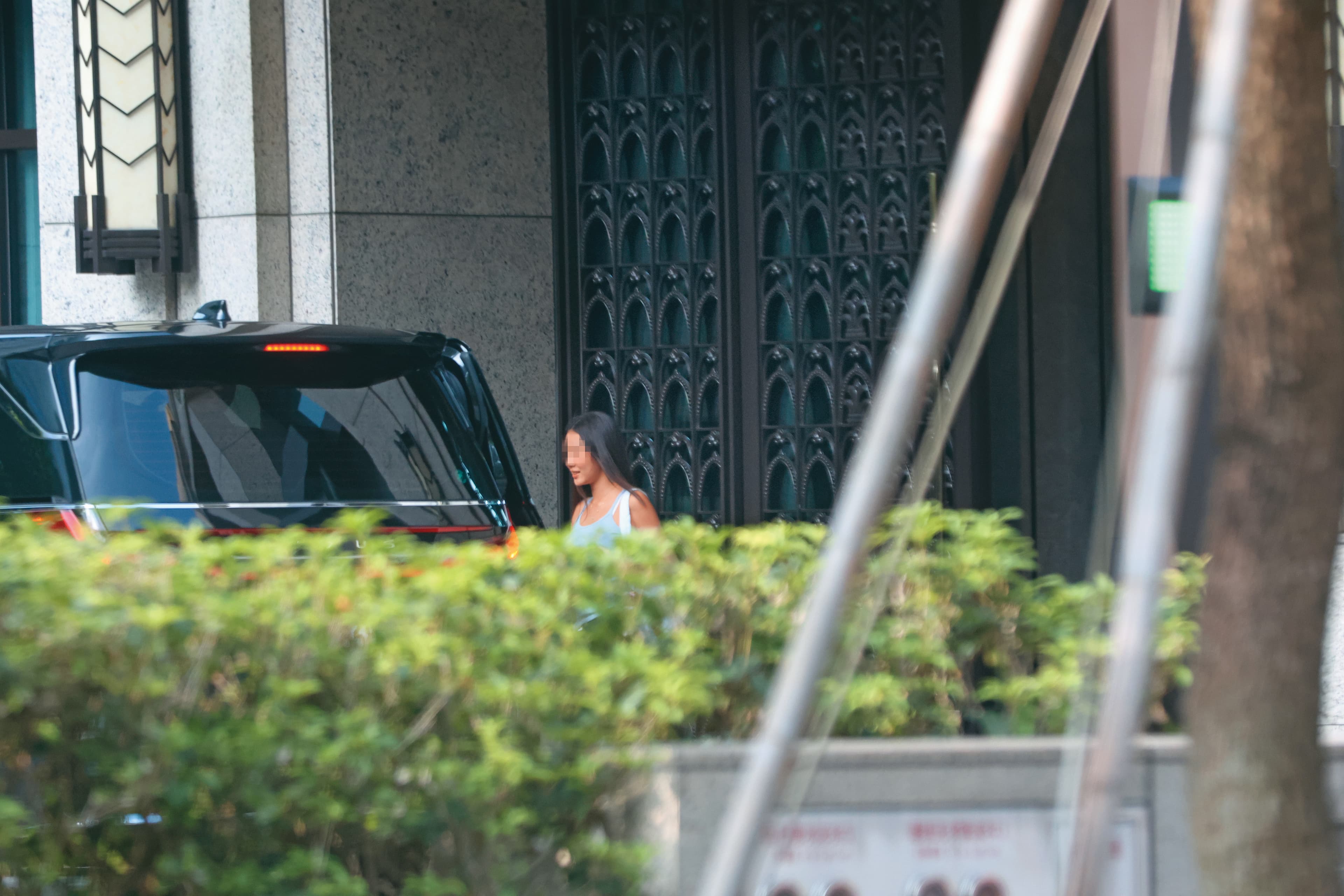 連日來曾馨瑩的座車都有出入，但搭車的是他們的大女兒妞妞。
