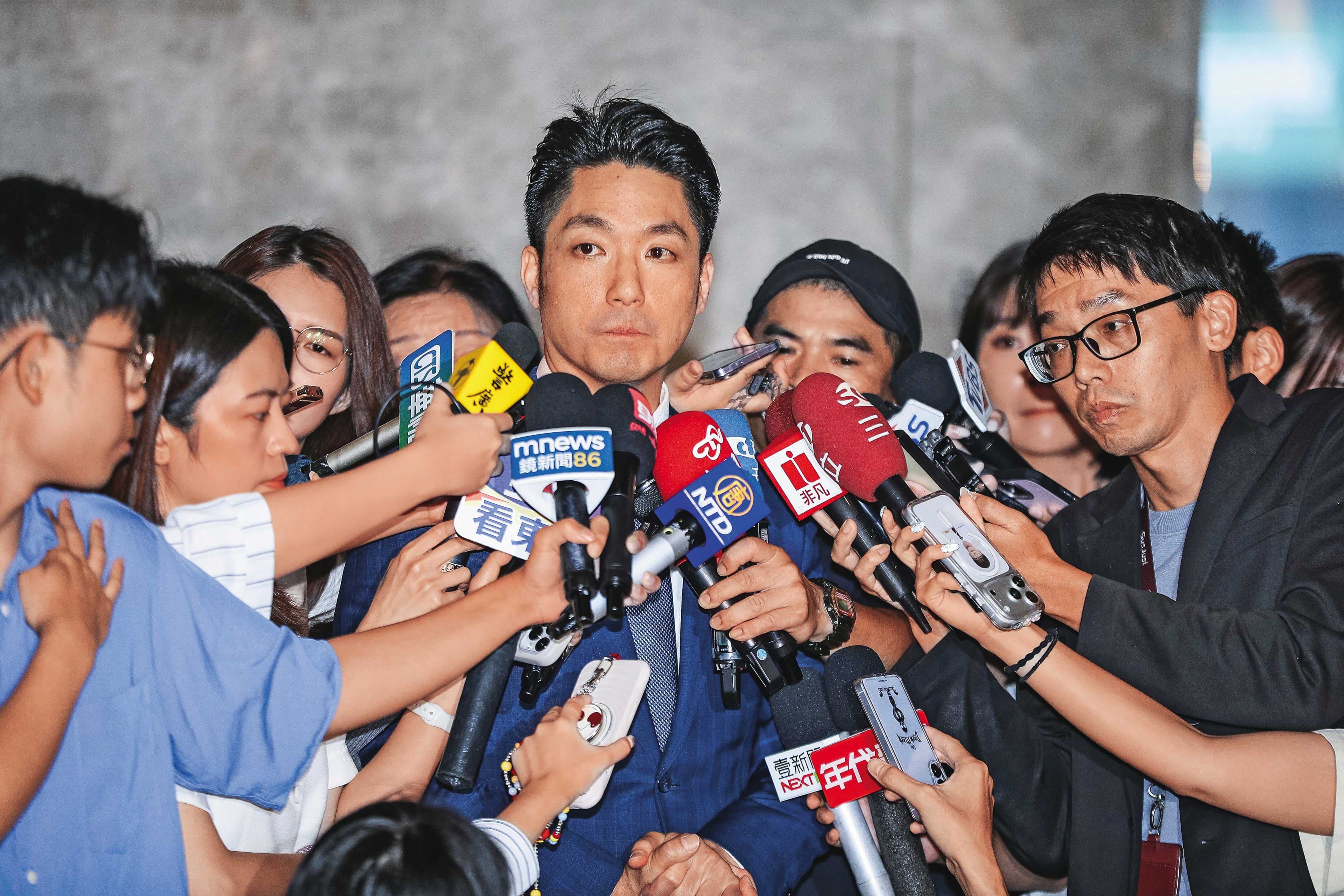 積極尋求連任的台北市長蔣萬安不斷主導議題，近期提出廢除監察院，呼籲藍白立委否決監院正副院長及監委全部提名人選。（鏡報鄒保祥）