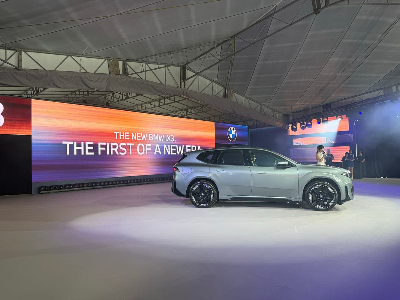 iX3一共三種車型,建議售價245萬元起。