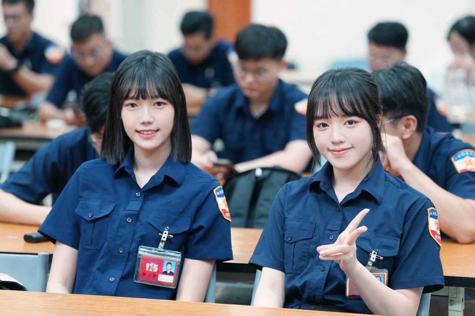 高雄市警察局發文分享警大實習生的照片。(翻攝自高雄市政府警察局臉書)