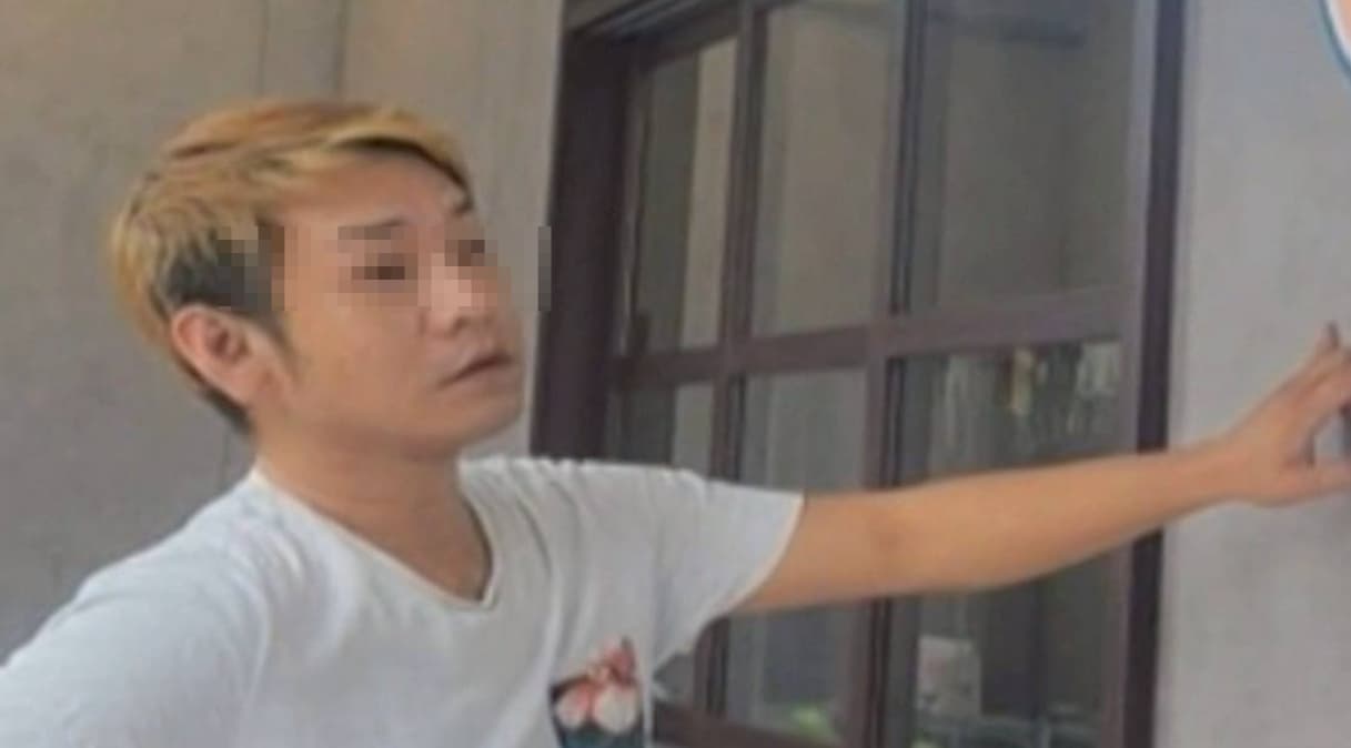 肇事鄭男被起底是一家香酥鴨店老闆。(翻攝畫面)