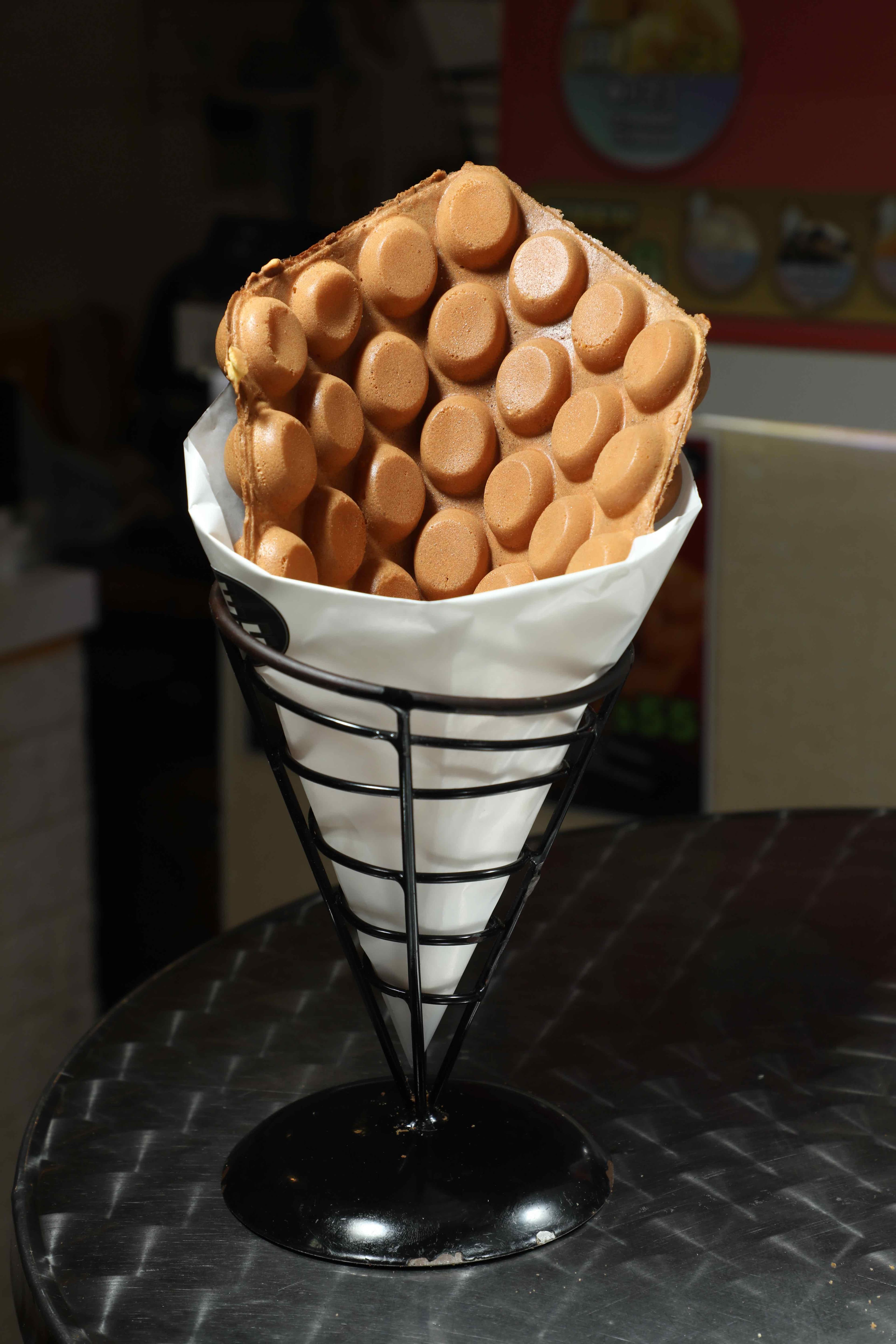 「原味」帶有明顯蛋香，吃起來外脆、內裡輕盈鬆軟。（港幣22元／份，約NT$89）
