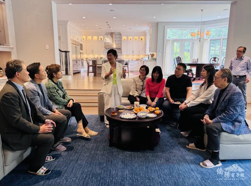 徐佳青頻繁出國遭質疑，海外僑團近日先後發生力挺。圖為徐佳青5月訪華府出席北美臺商總會茶敘。（僑委會提供）