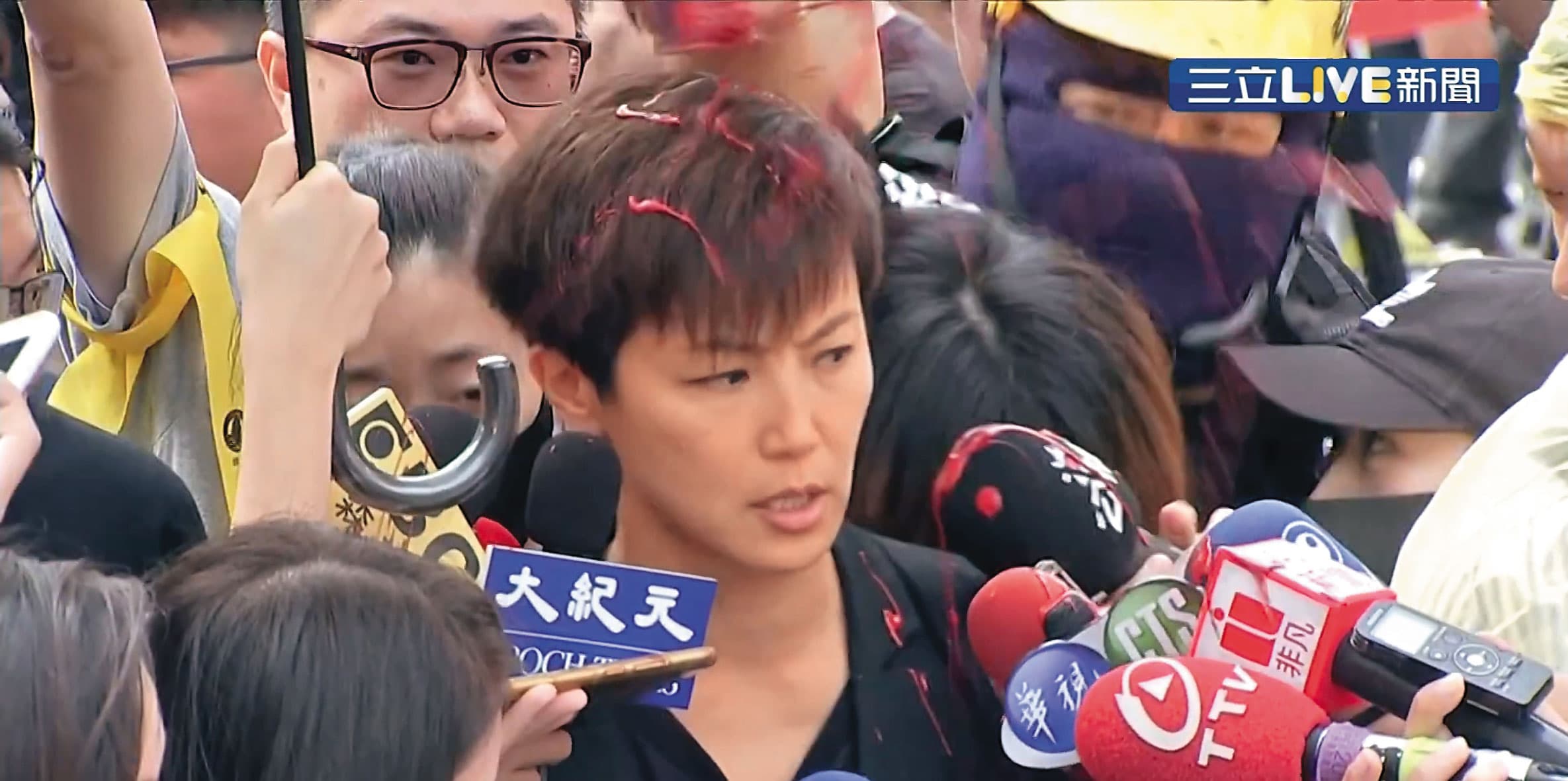 香港歌手何韻詩在台灣遭潑漆，引發世界關注。（翻攝三立新聞