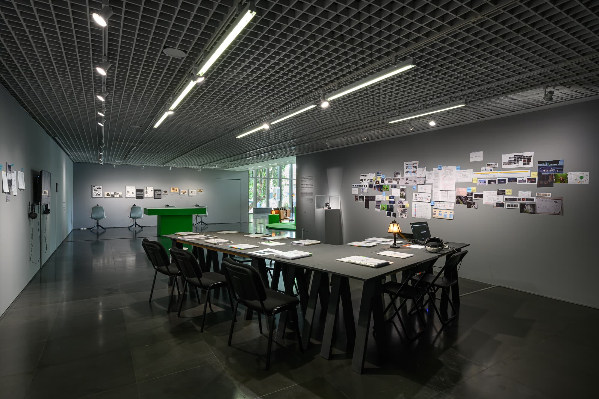 北師美術館的VR幕後工作區展示陳芯宜及團隊的完整創作歷程和手稿。（北師美術館提供/王世邦 Anpis Wang攝影）