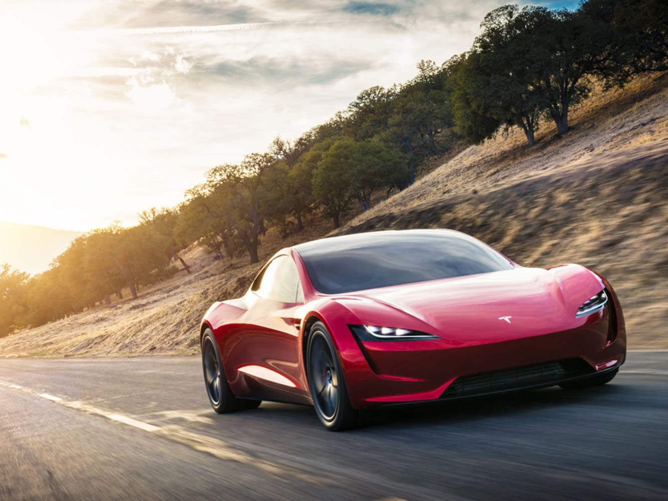 第二代 Roadster 最早是在 2017 年 Tesla 發表 Semi 電動卡車時意外亮相，不過 9 年過去一直「只聞樓梯響」，沒有正式上市的相關訊息。