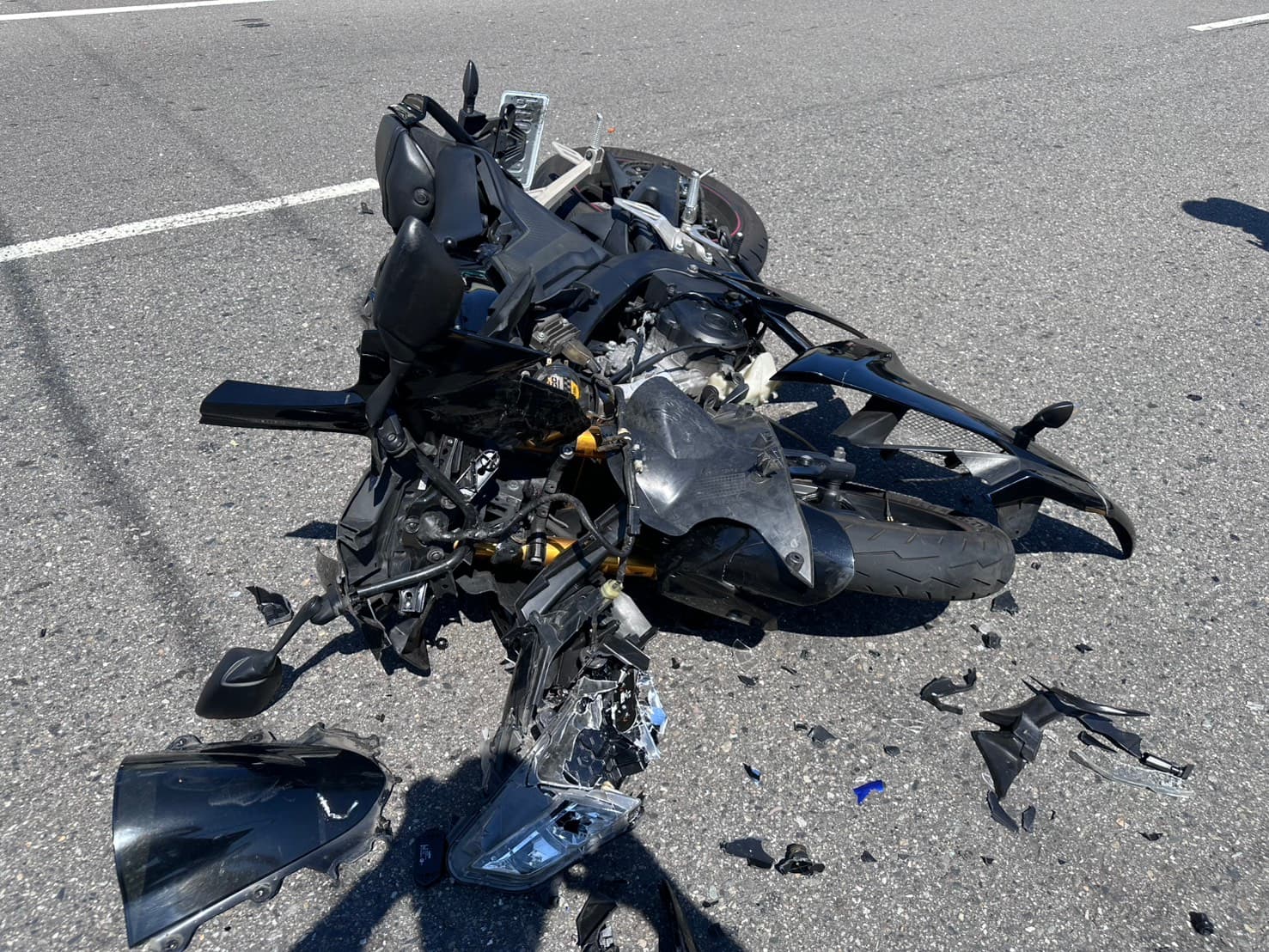 機車全毀畫面曝光。（警方提供）