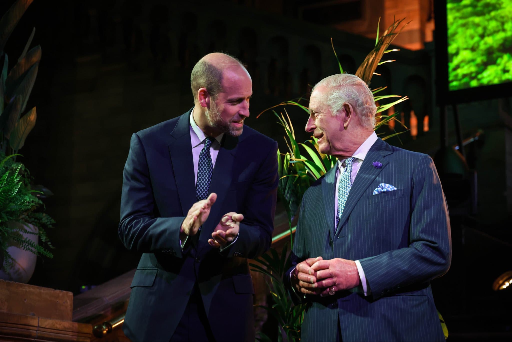英國王室公開威廉和父親查爾斯三世的合照，送上生日祝福。（翻攝X@RoyalFamily）