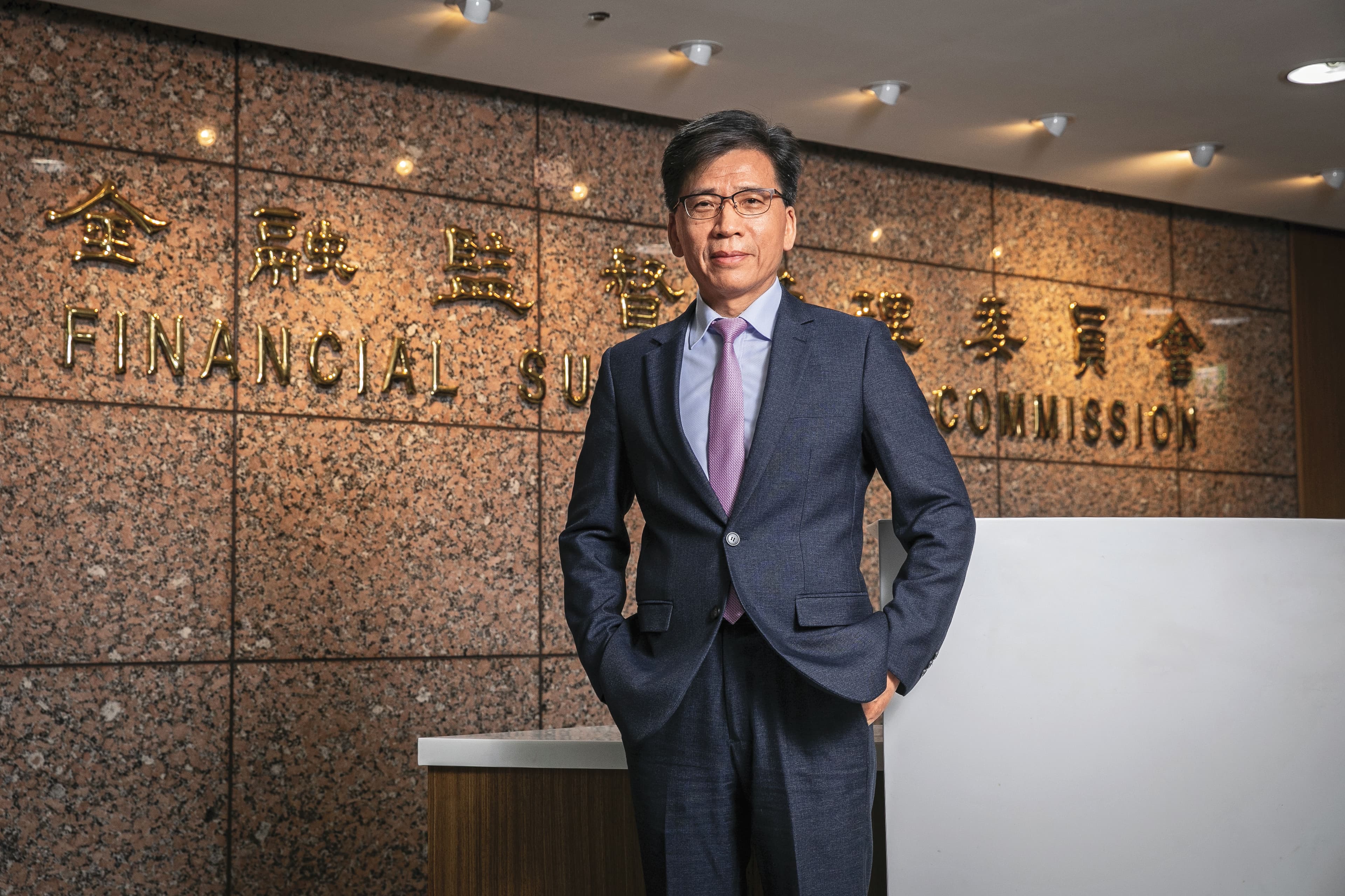 彭金隆被業界譽為「最親民的主委」；不斷向金管會同仁強調，「我們是team work（團隊）。」