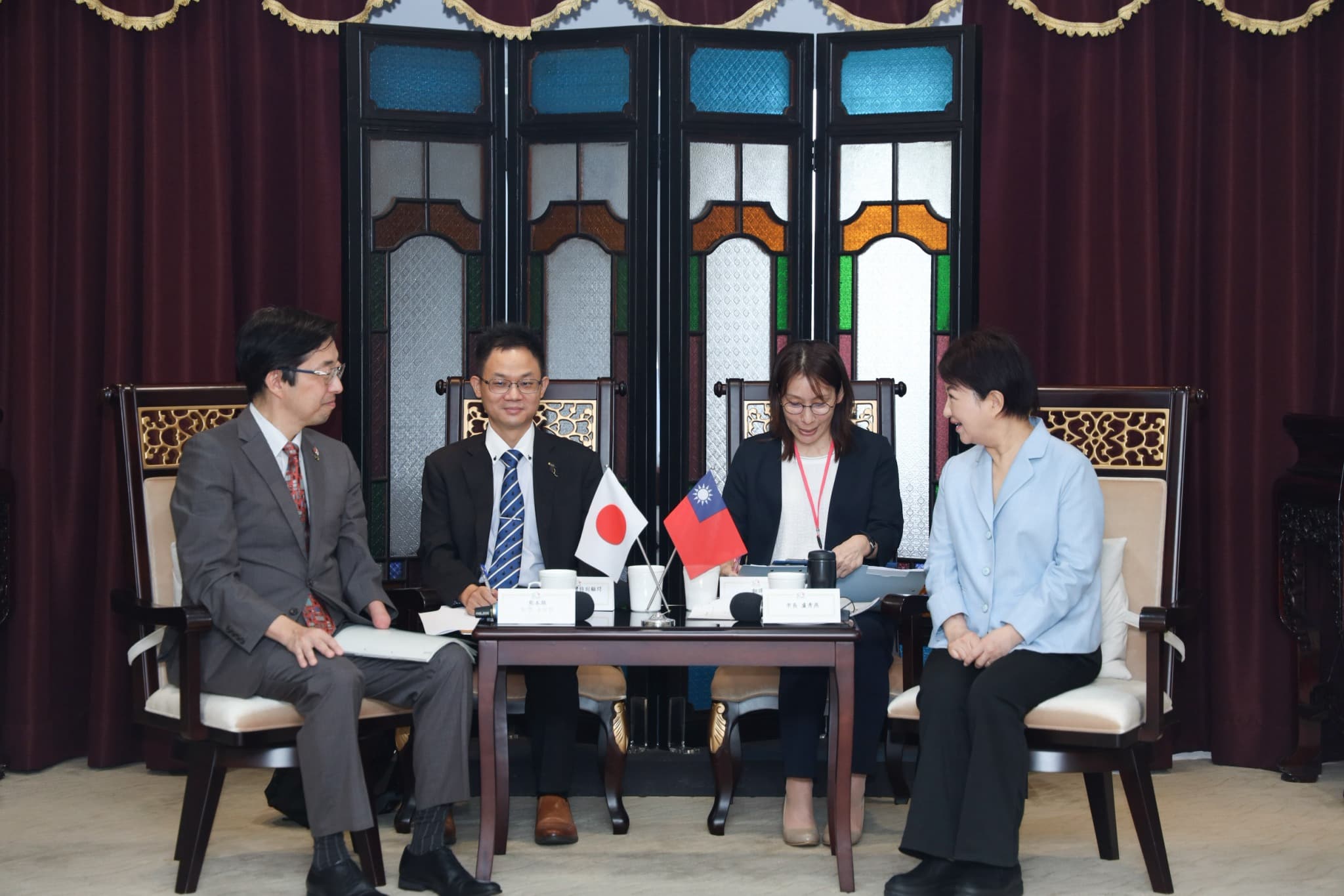 熊本縣知事木村敬(左)今上午到台中市政府拜會台中市長盧秀燕。(台中市政府)
