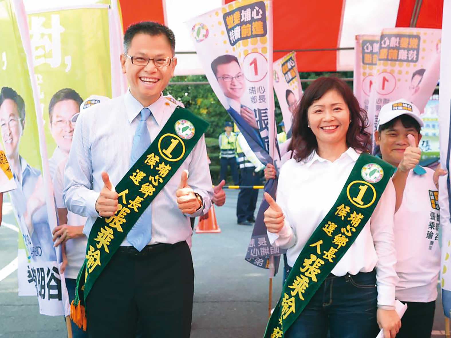 張乘瑜（左）連任鄉長，前妻陳素蘭（右）功不可沒。（翻攝張乘瑜臉書）
