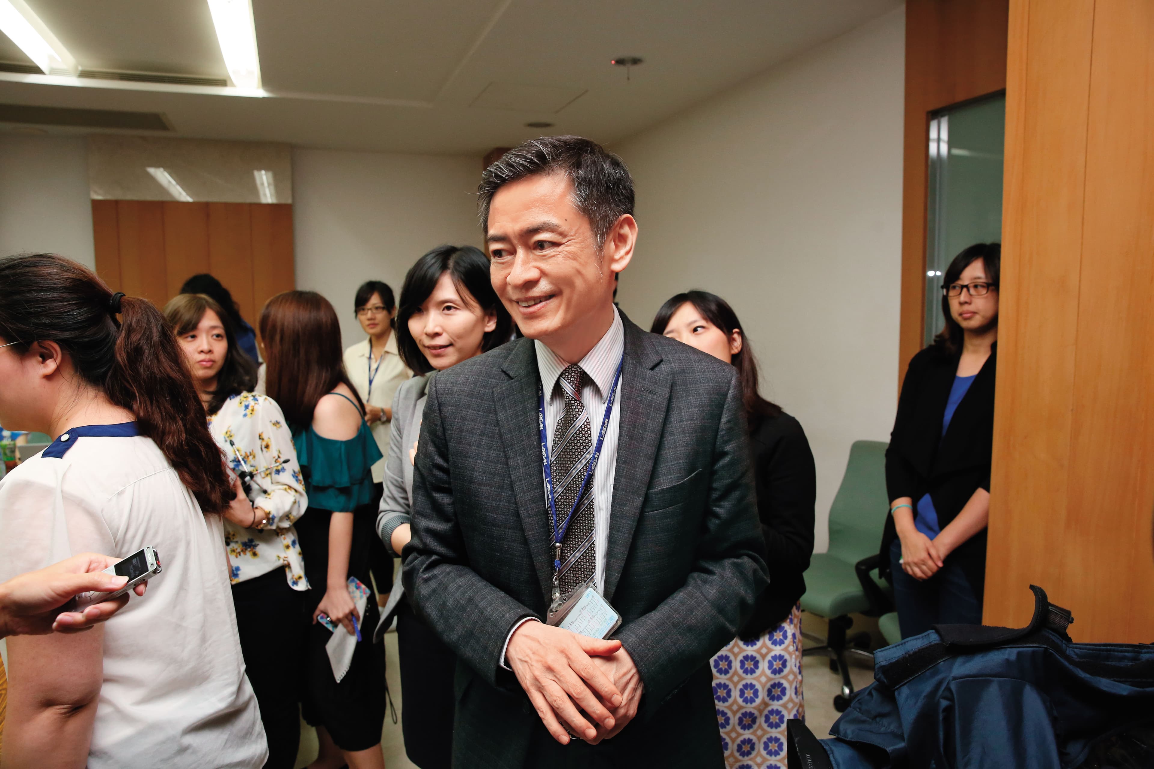 林恩平(中)短短3個月就火速拍板買7塊土地廠房,準備擴產。
