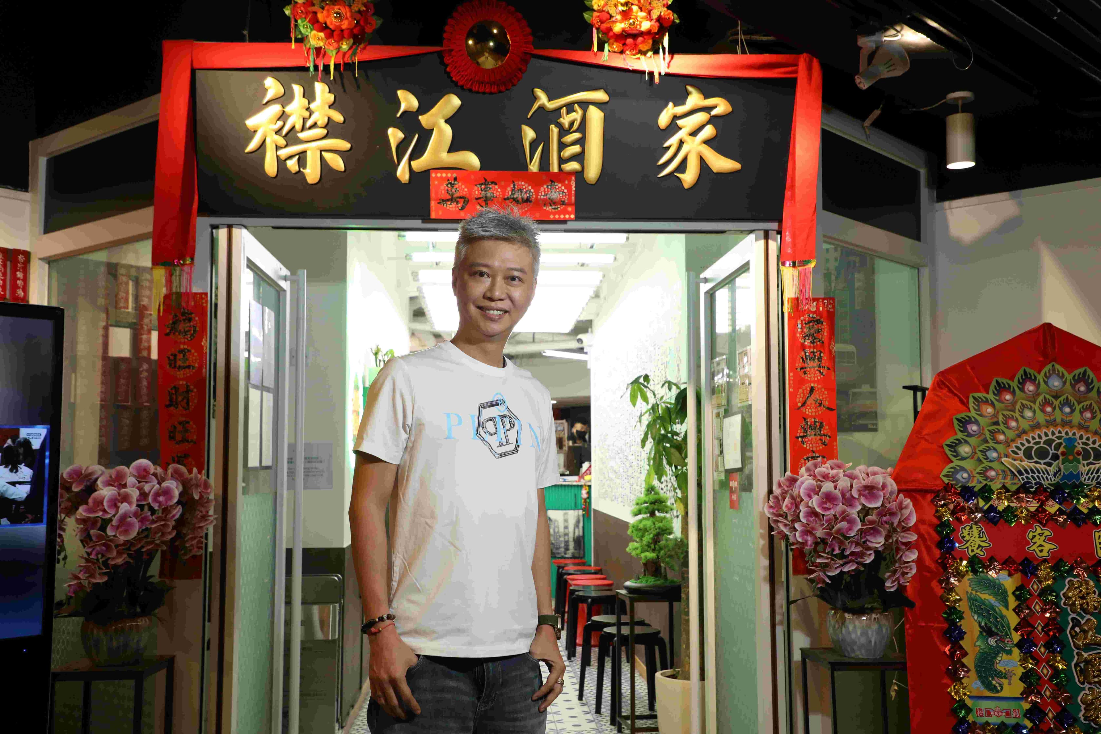 曾任職《新假期》的曾景嵐,除了復興茶樓文化,也大力推動與香港老字號品牌聯名,攜手保存香港傳統飲食。