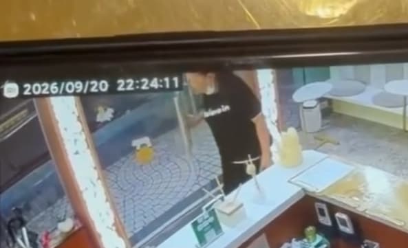 婦人趁眾人注意力在關心火警，悄悄闖入附近一家按摩店行竊。（翻攝自Threads）