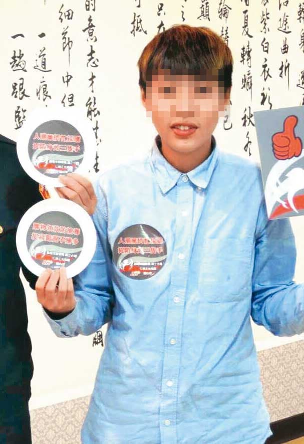 吳女(圖)因需錢孔急將提款卡及密碼寄交給詐團,淪為詐騙共犯,傳出為此與母親蕭惠珠關係一度緊張。(翻攝蕭惠珠臉書)