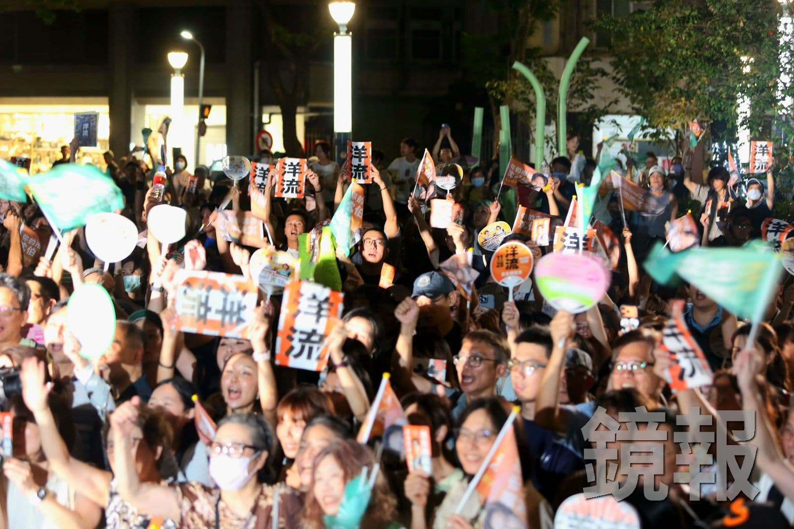 民進黨台北市長參選人沈伯洋展開名為「台北大洋流」的掃街計畫,讓市民戴上數位導航設備、共同參與城市踏查的大型實境解謎。攝影姜永年